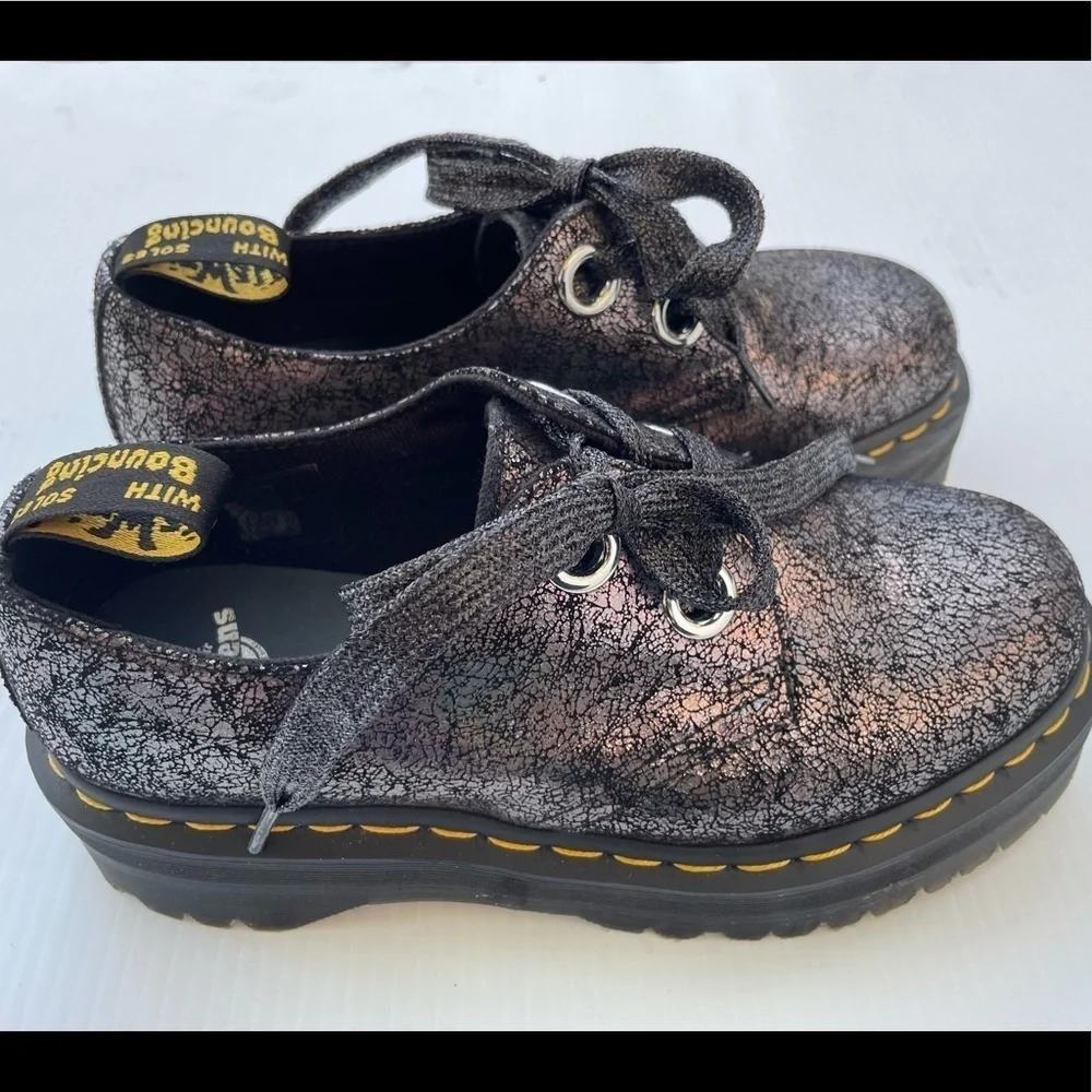 Dr. Martens Holly Platform Shoe Oxford In Pewter Metallic